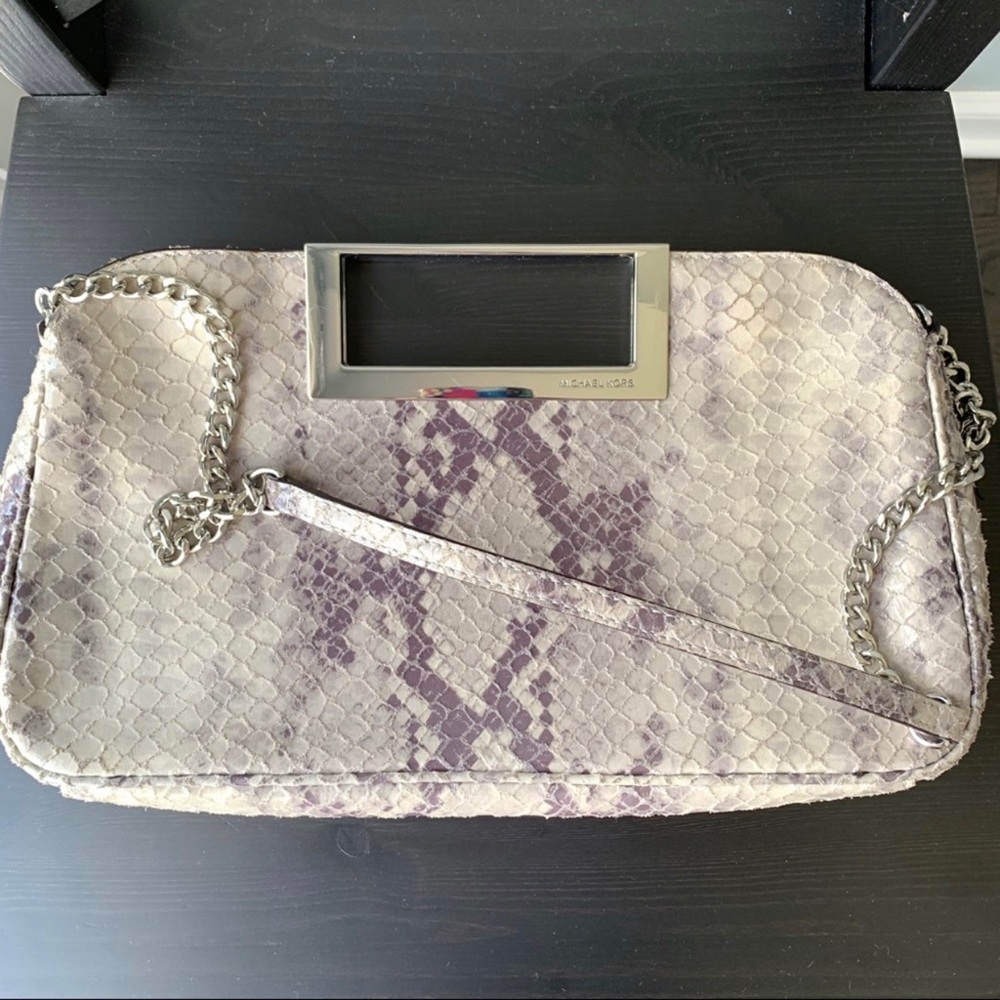 MICHAEL Micheal Kors Pyton_Print Pearl Grey Clutch